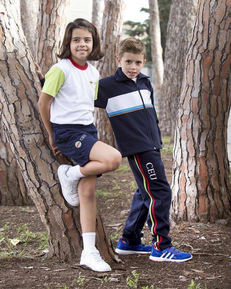 Alumnos con uniforme deportivo